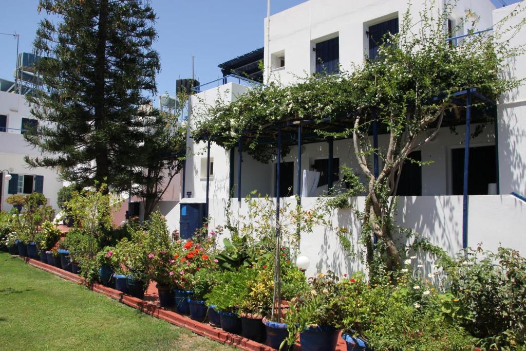 Porto Bello Hotel Apartments Милатос Екстериор снимка